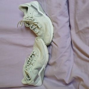 Used women Nike shoes , size 9, gray and white